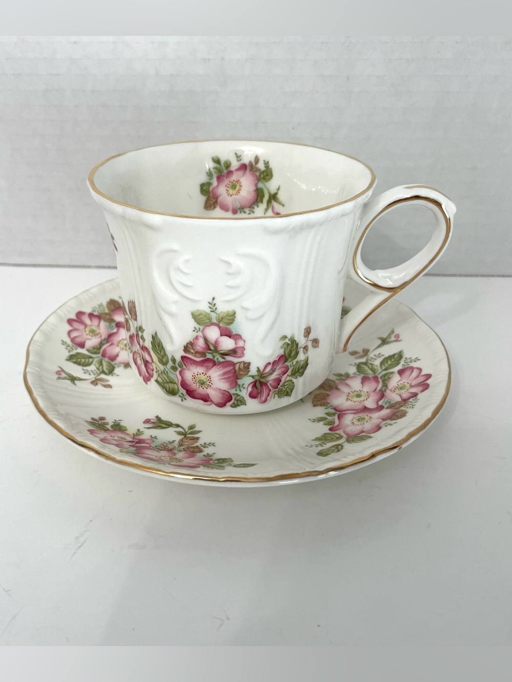 Royal Grafton Fine Bone China Wild Rose Jacobean Emboss Tea Cup & Saucer England